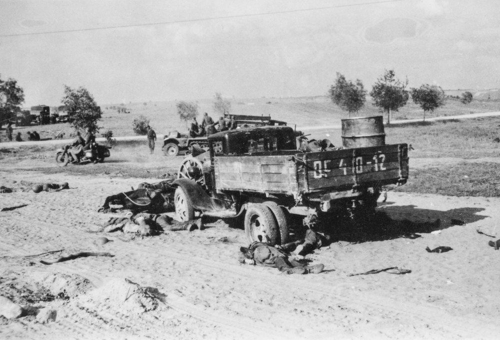 Russian prisoners of war on the Zulwa-Slonim highway