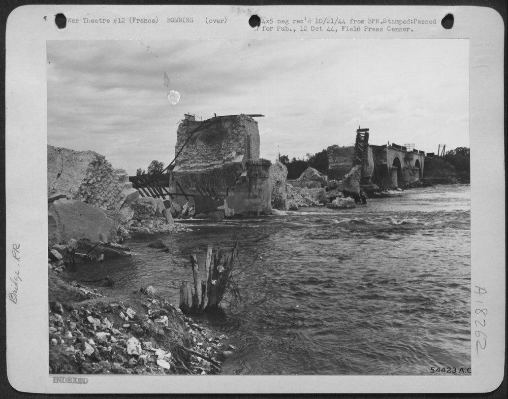 Saumur Rail Bridge (Loire)-The swift waters of the Loire were pushing