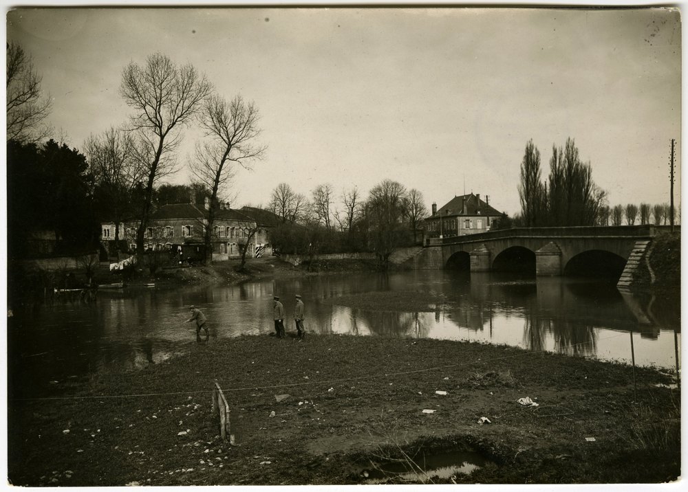 Schloss and Orne Bridge in Conflans