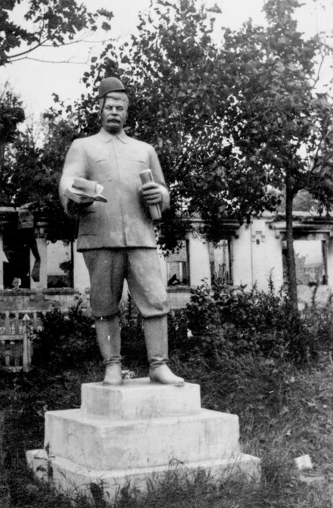 Stalin monument at Roslavl
