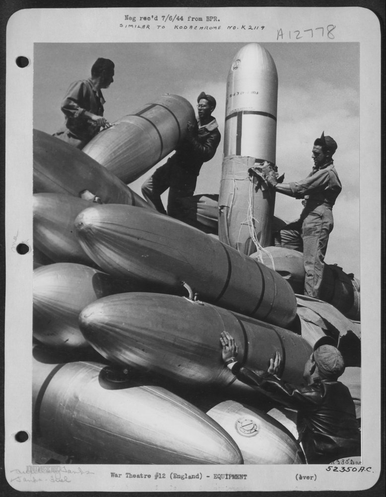 Supply men unpack fibre auxiliary