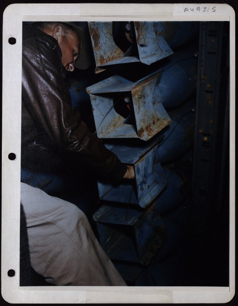 T/Sgt Cox pulls fuse pins in Panama