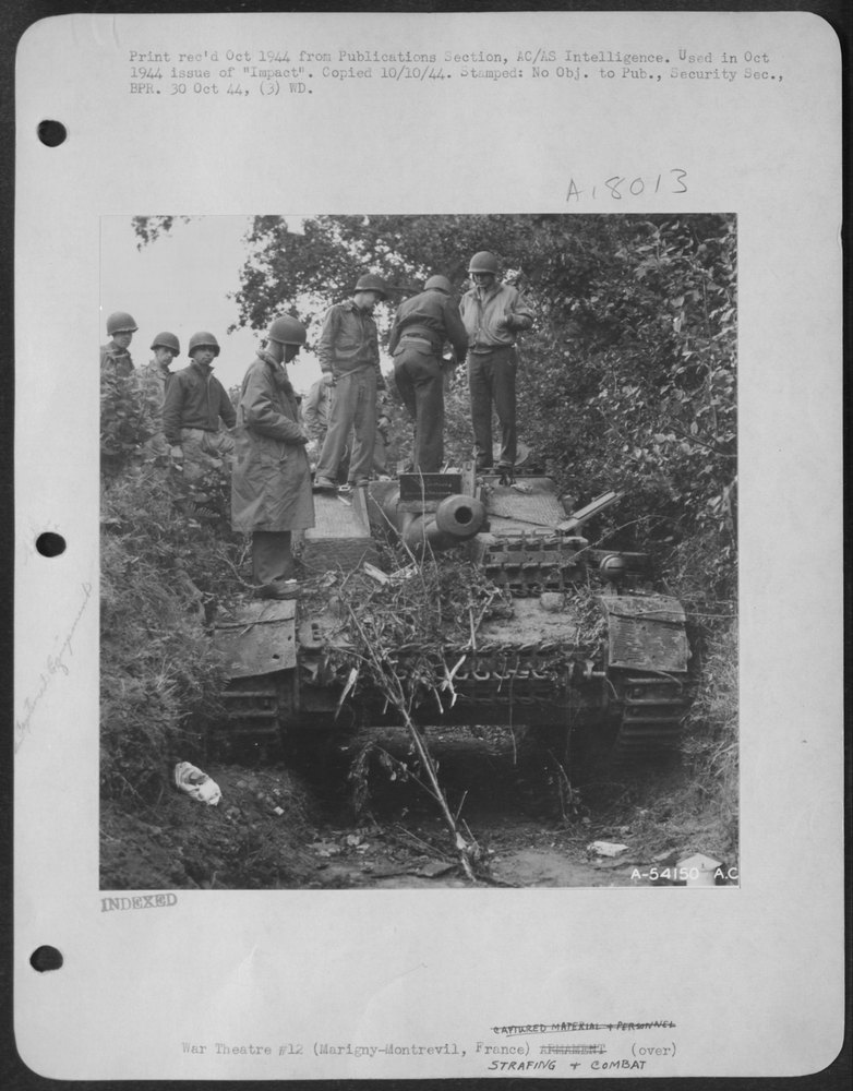 Tank abandoned in Marigny-Montrevil