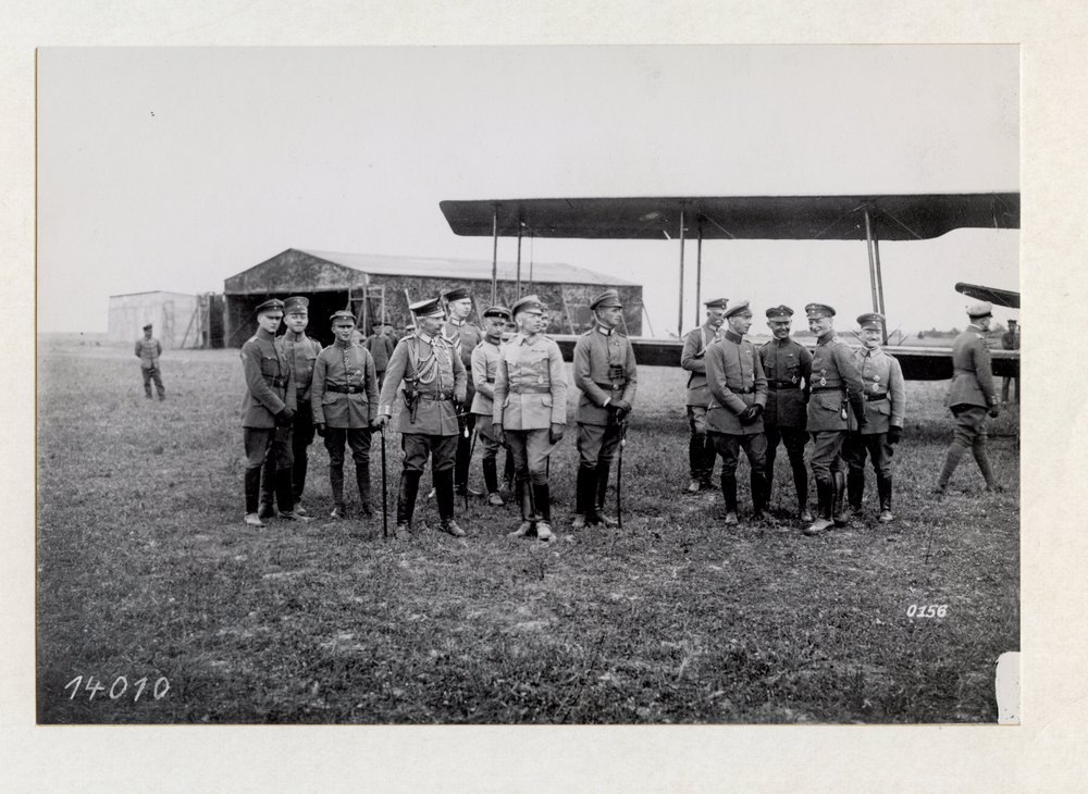 The Emperor reviews a squadron of large airplanes, Western front