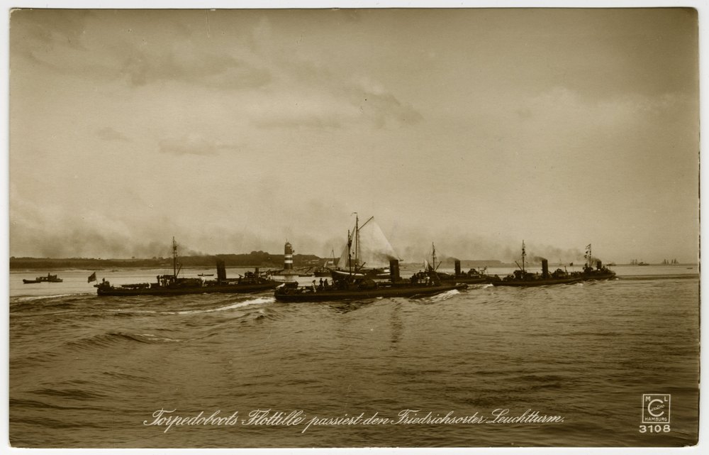 Torpedo boat flotilla passing the Friedrichsort lighthouse