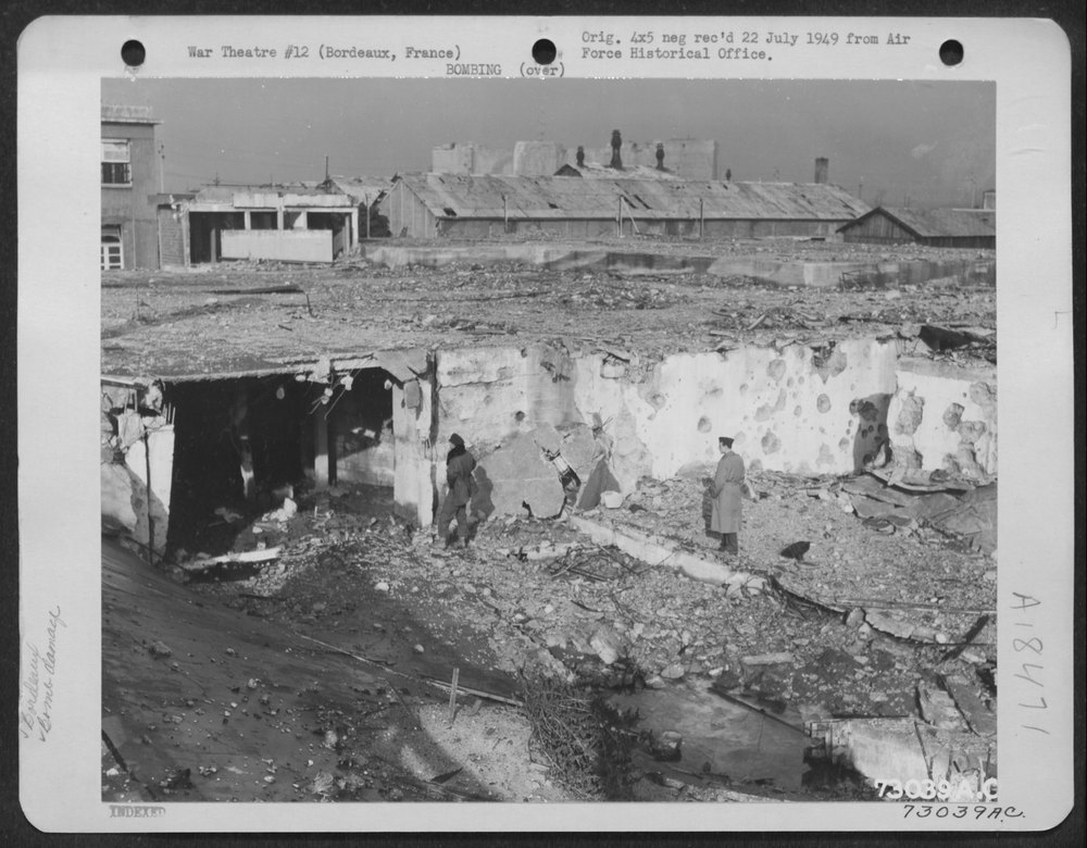 US Officers Inspect Bordeaux Plant