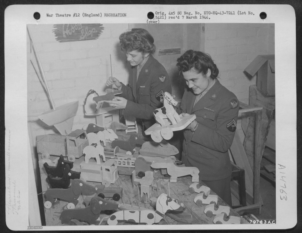 WAC Stenographers At Middlesex Airbase