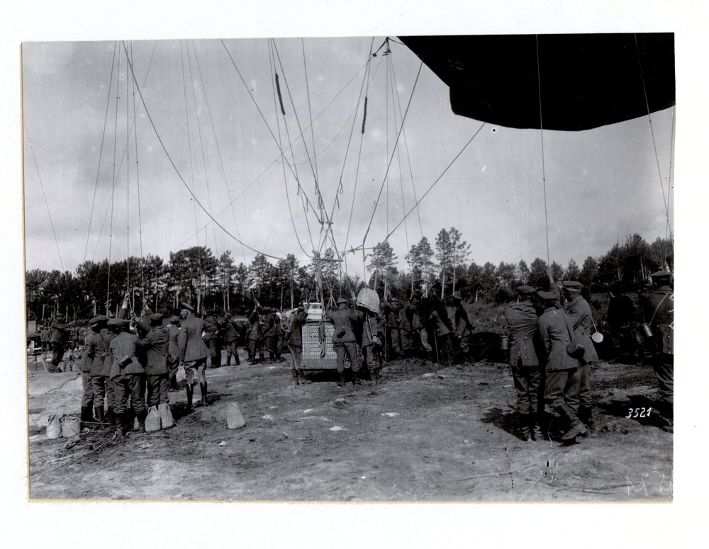 With a captive balloon squadron. Preparing the gondola for an ascent, Western front