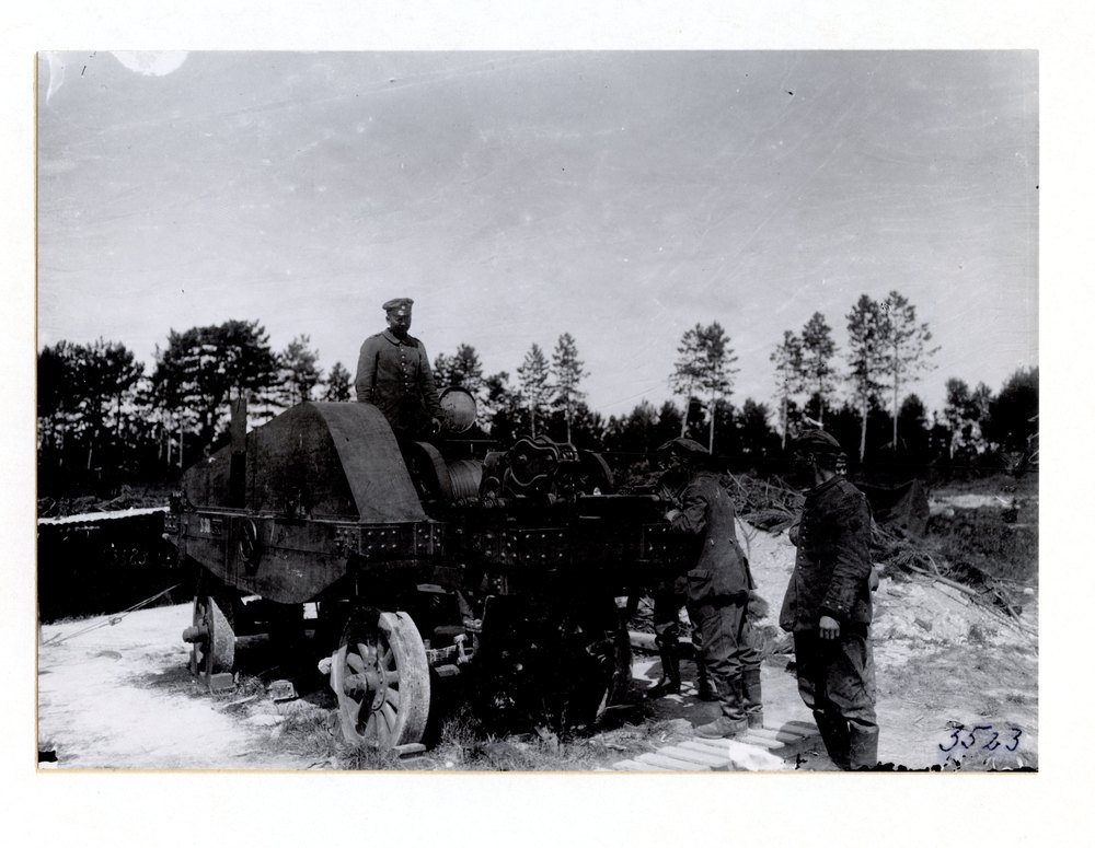 With a captive balloon squadron. The heavy cable wagon with reel, Western front