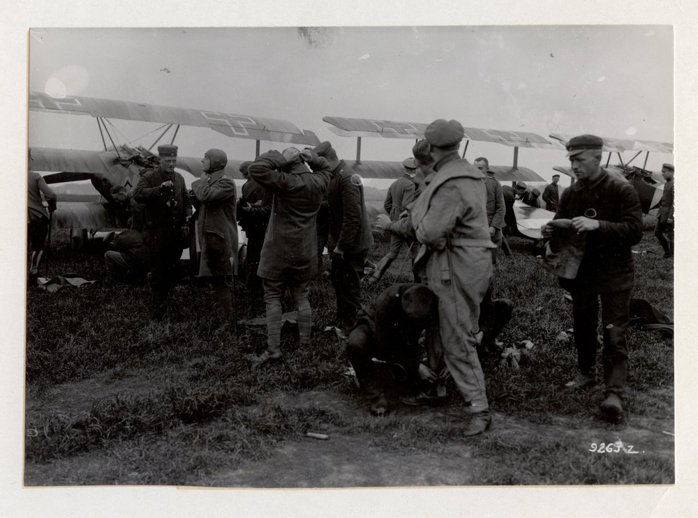With the pursuit pilots in Flanders. Getting ready for the flight
