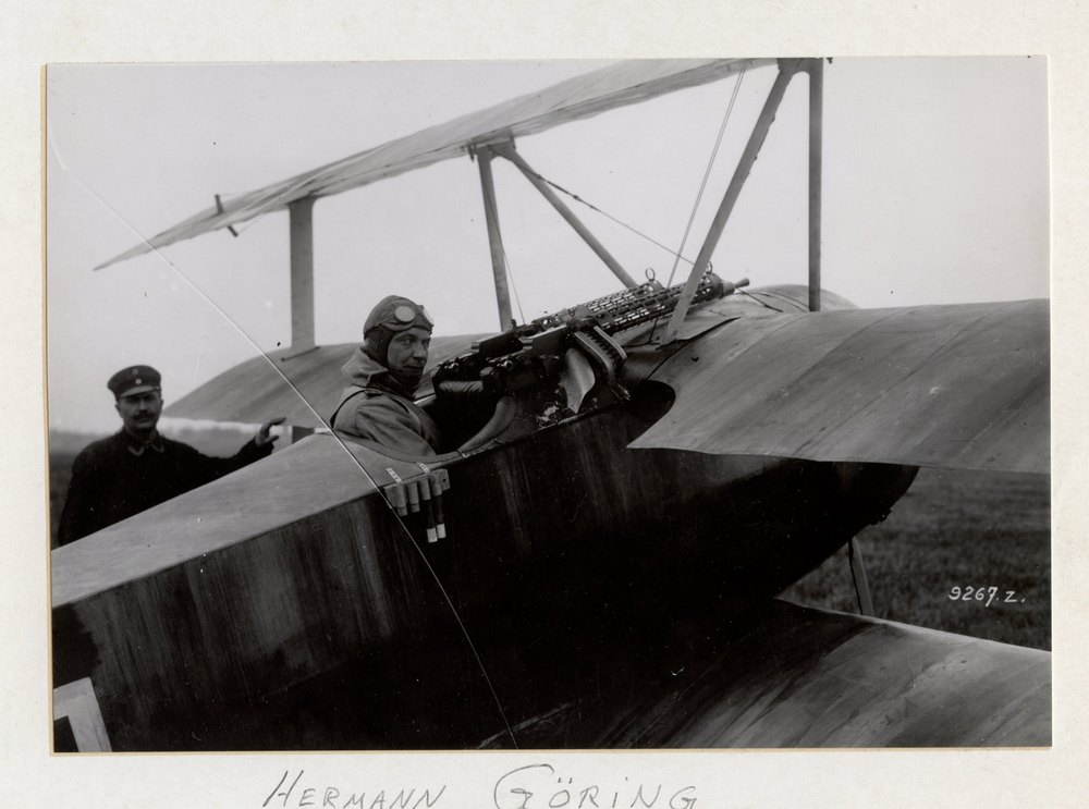With the pursuit pilots in Flanders. Leader of a pursuit squadron