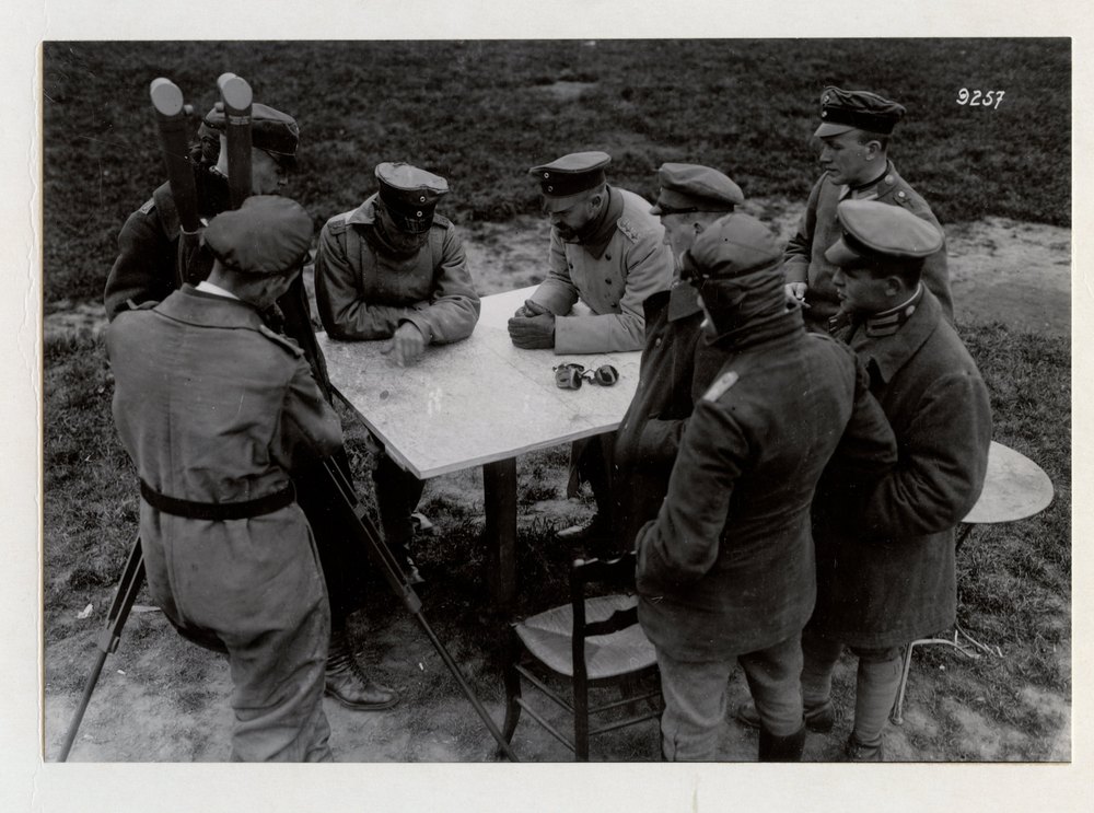 With the pursuit pilots in Flanders. Officers of the pursuit squadron